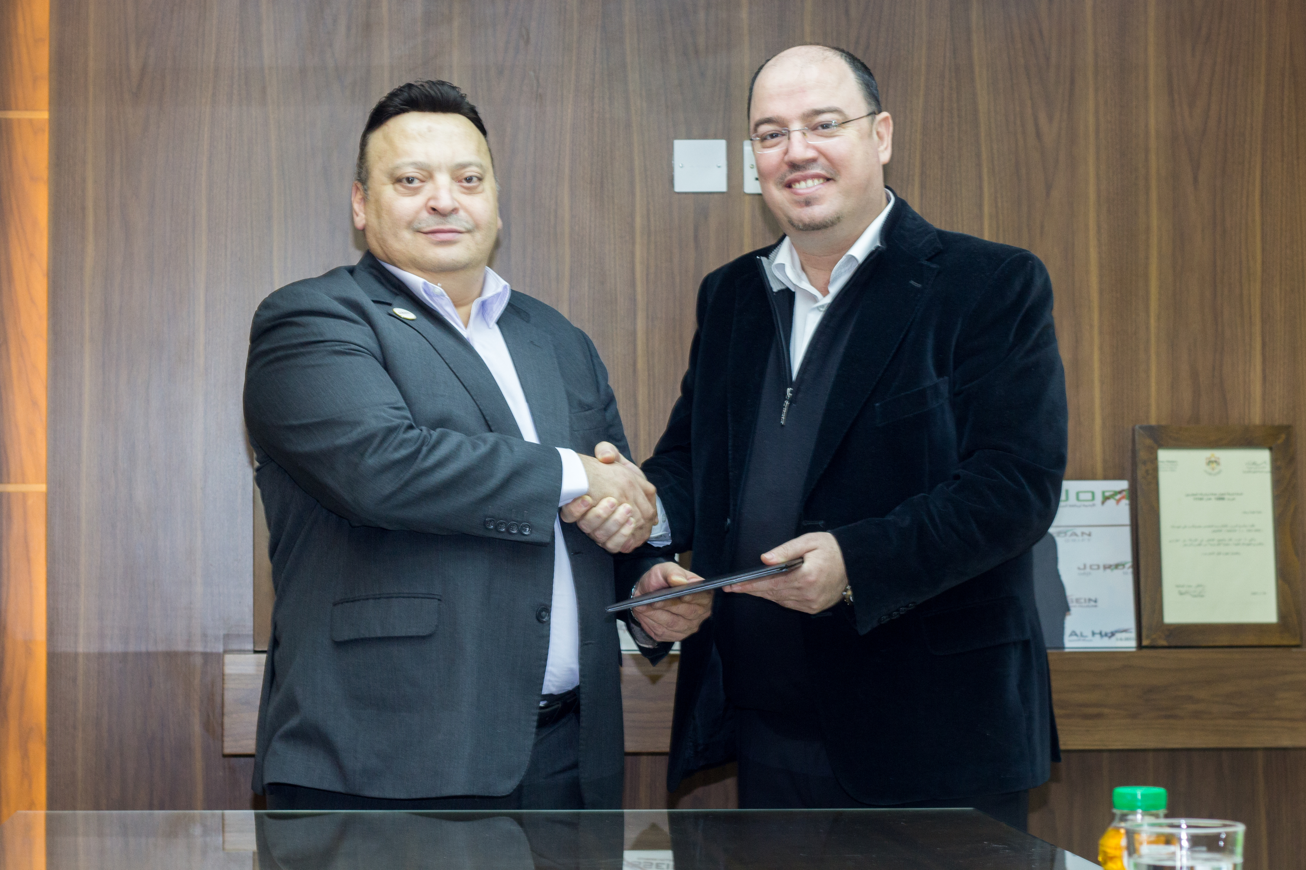 MR. Rawajbeh signs  a new partnership agreement with Hamada Restaurant